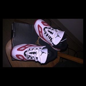 SOLD!!! Air Jordan retro 11. White & red. Big kids